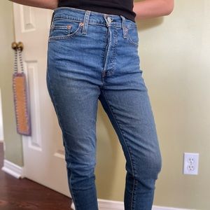 Levi’s Wedgie Skinny Button Fly - size 28